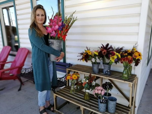 First Summer for Local Cut Flower Business Liisa sets up in front of Black Bear Cafe.